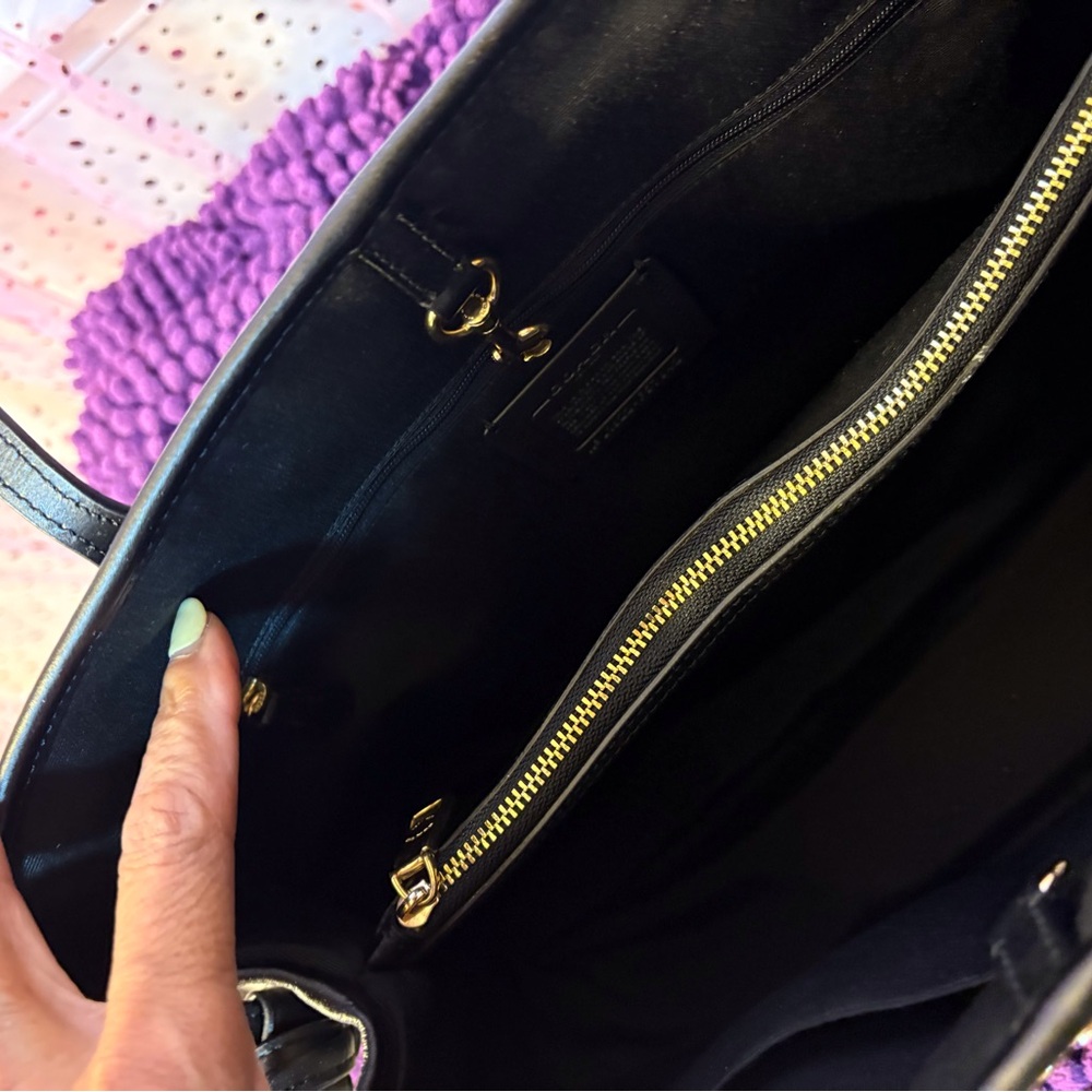 Coach Black and Brown Signature Shoulder Bag - Picture 8 of 9